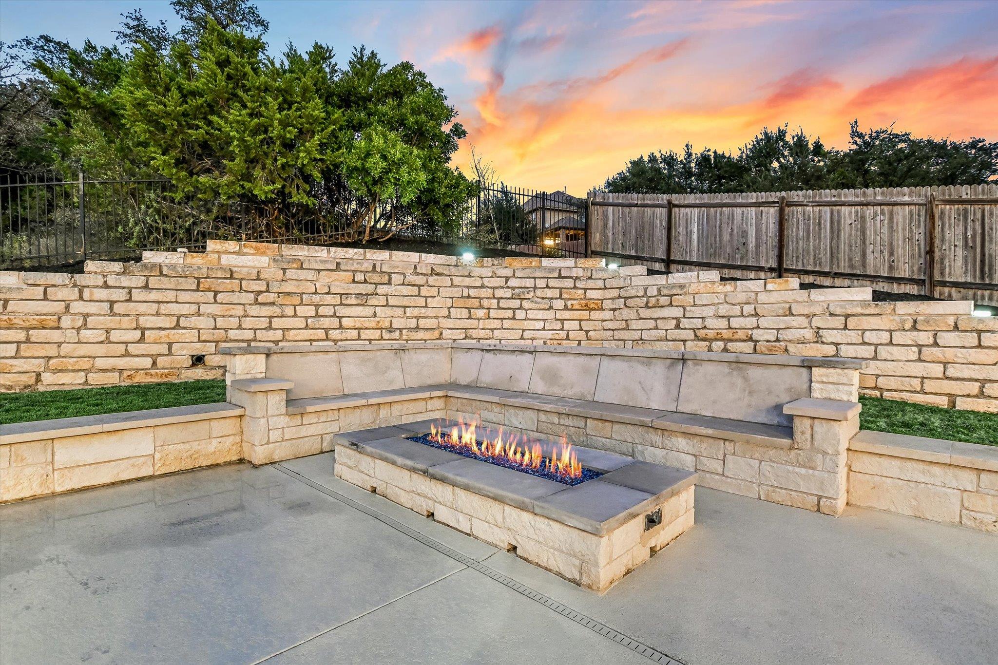 Austin, Texas 78732, United States, 4 Bedrooms Bedrooms, ,4 BathroomsBathrooms,Residential,Active,252532