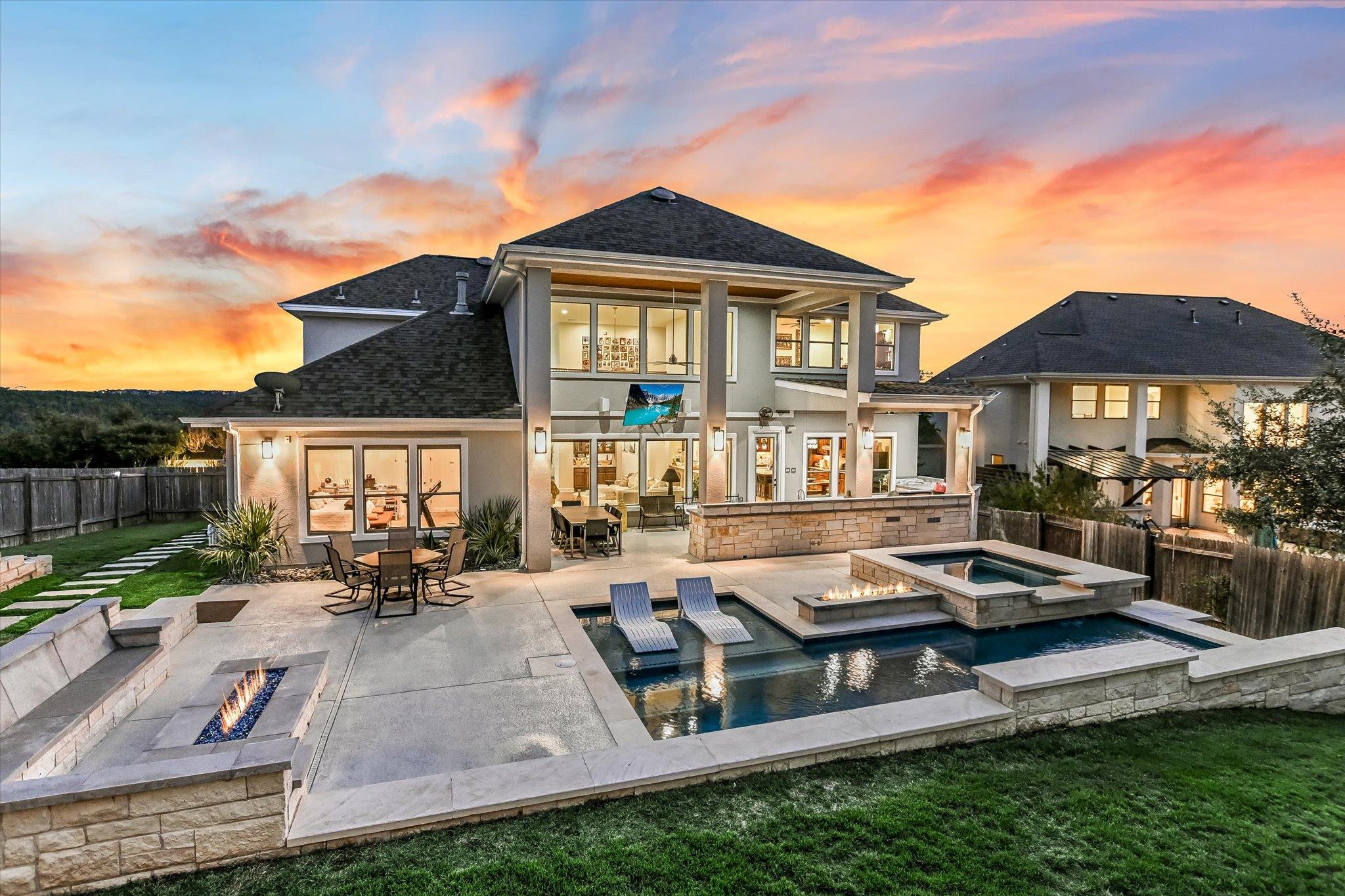 Austin, Texas 78732, United States, 4 Bedrooms Bedrooms, ,4 BathroomsBathrooms,Residential,Active,252532