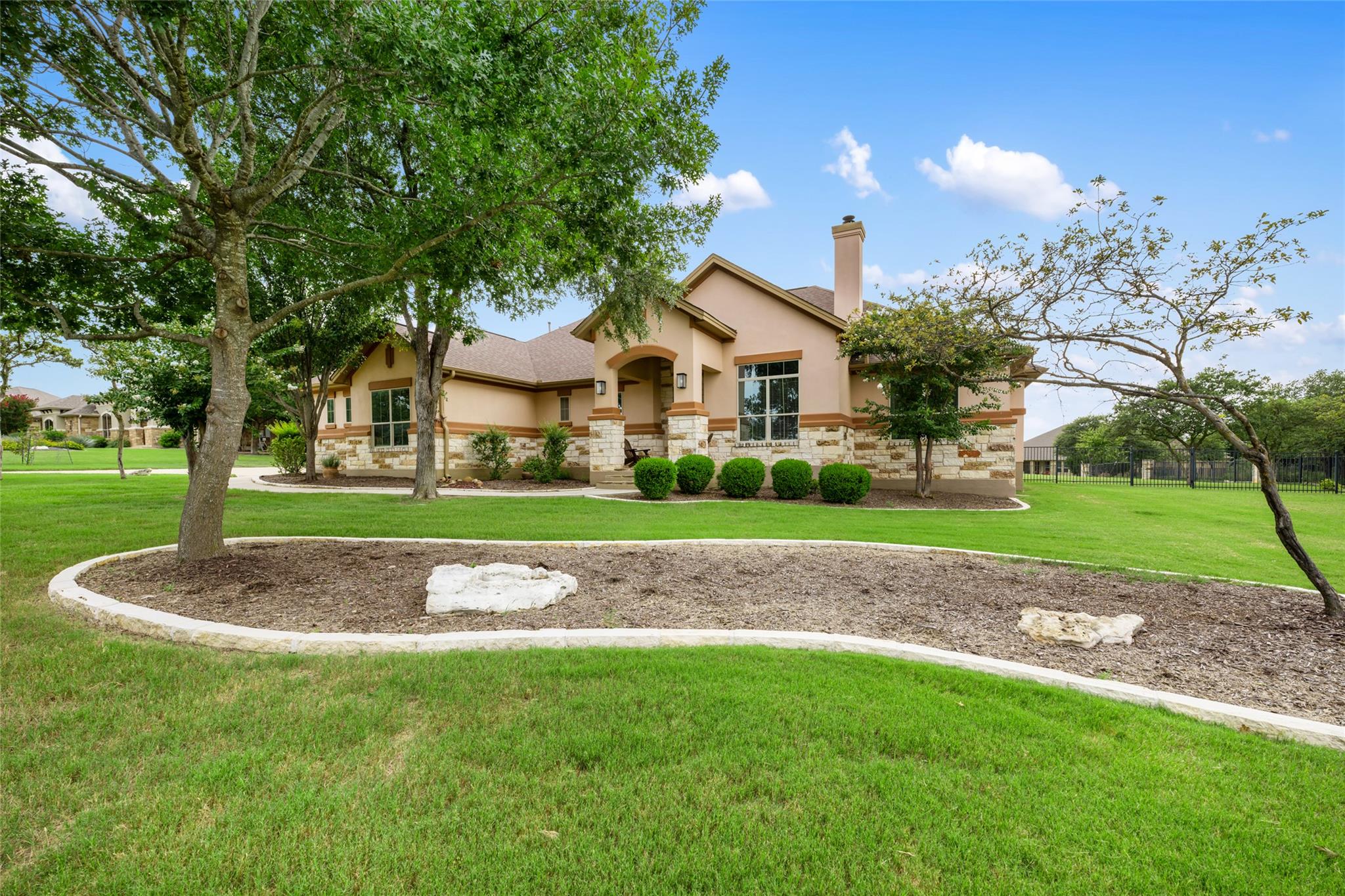 701 W Majestic Oak LN