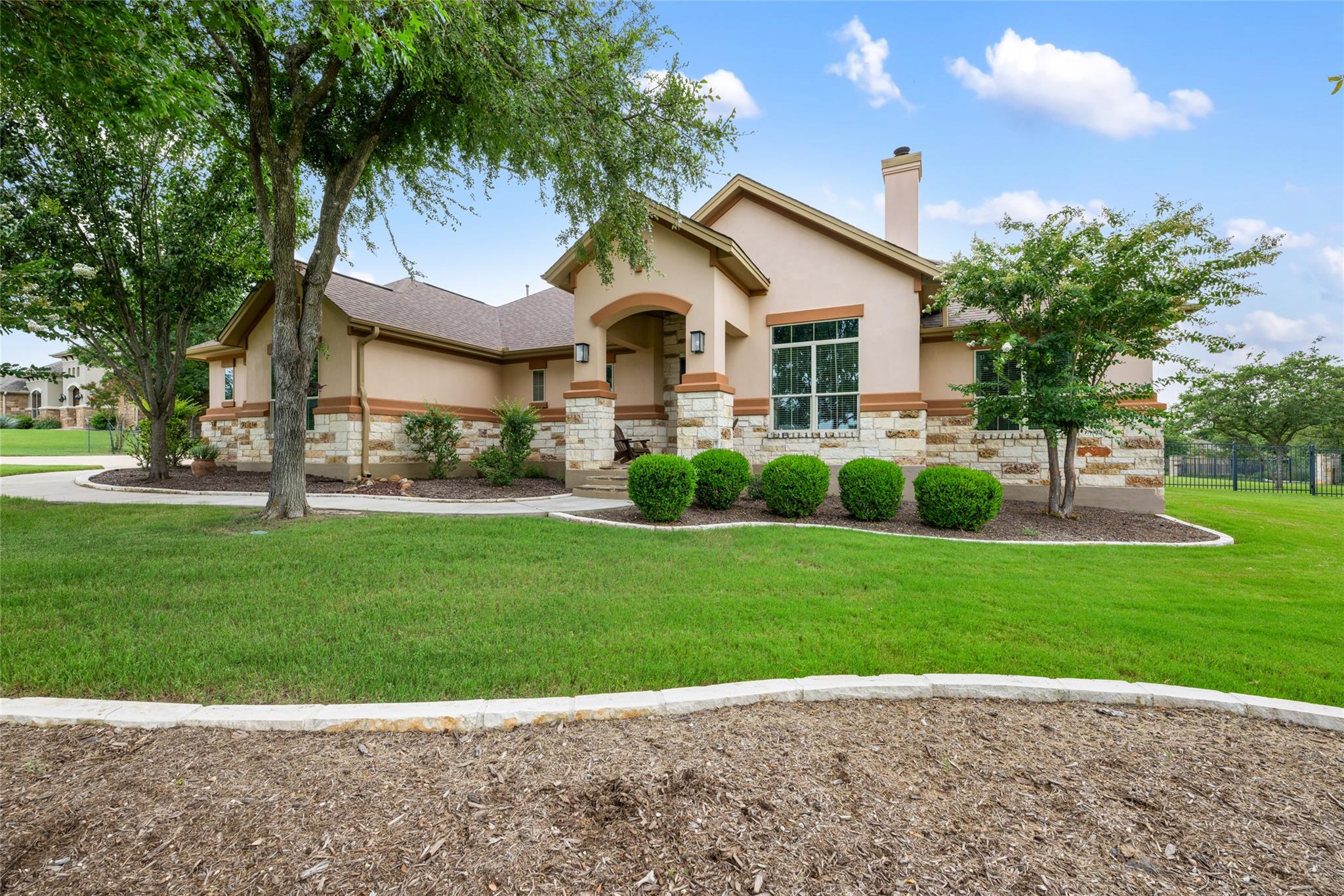701 W Majestic Oak LN
