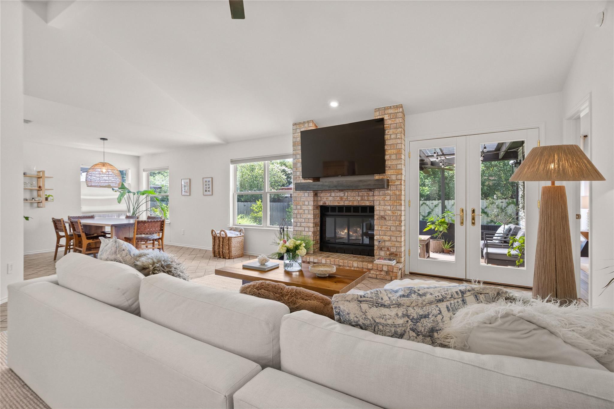 3127 Festus DR