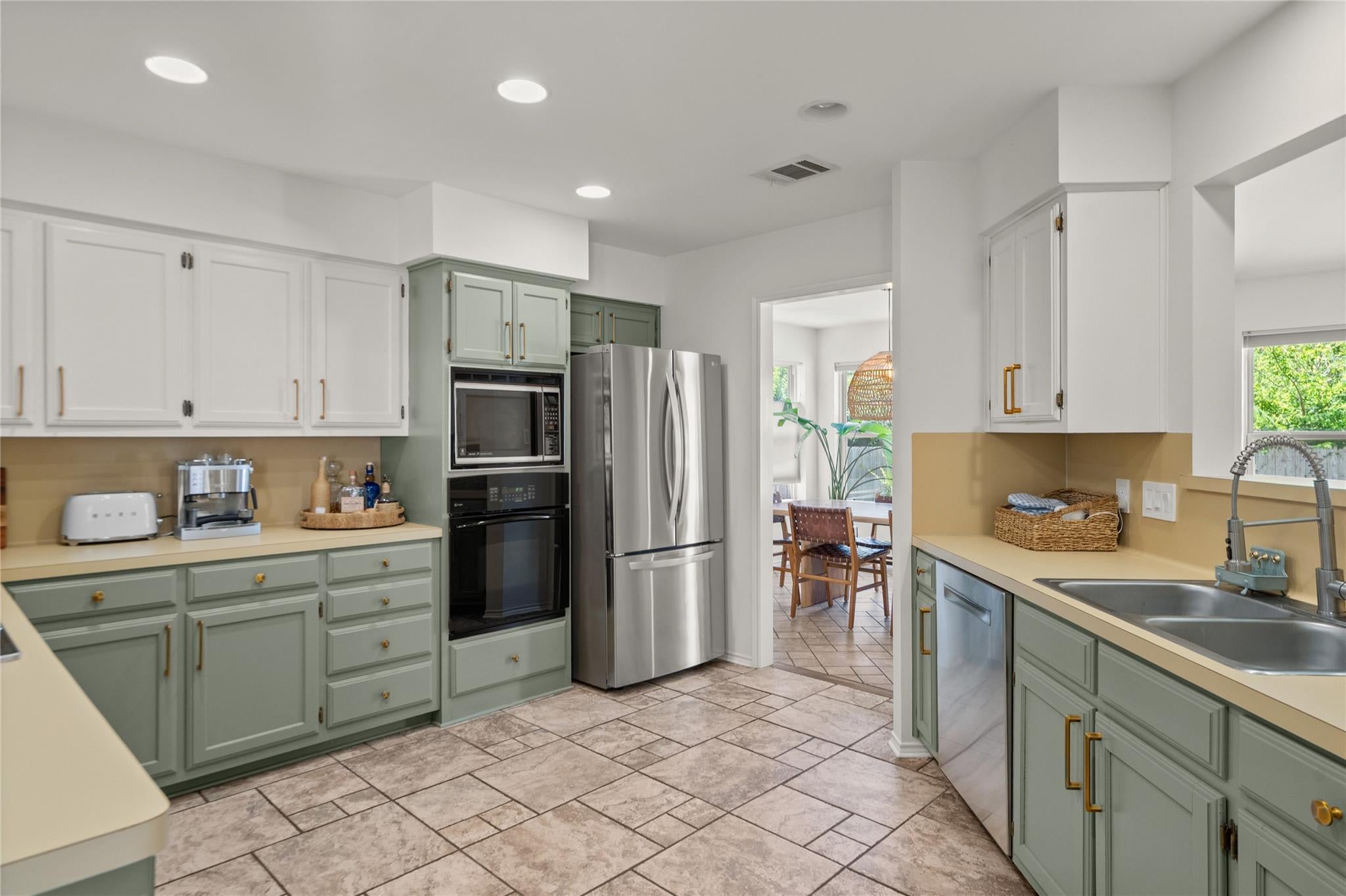 3127 Festus DR