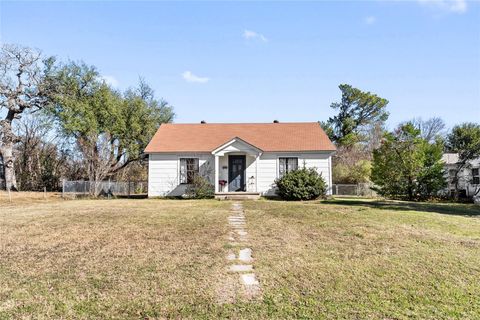 517 N Avenue F Elgin TX 78621