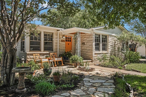 Photo of 2604 Cavileer Ave, Austin, TX 78757 (MLS # 8388142)