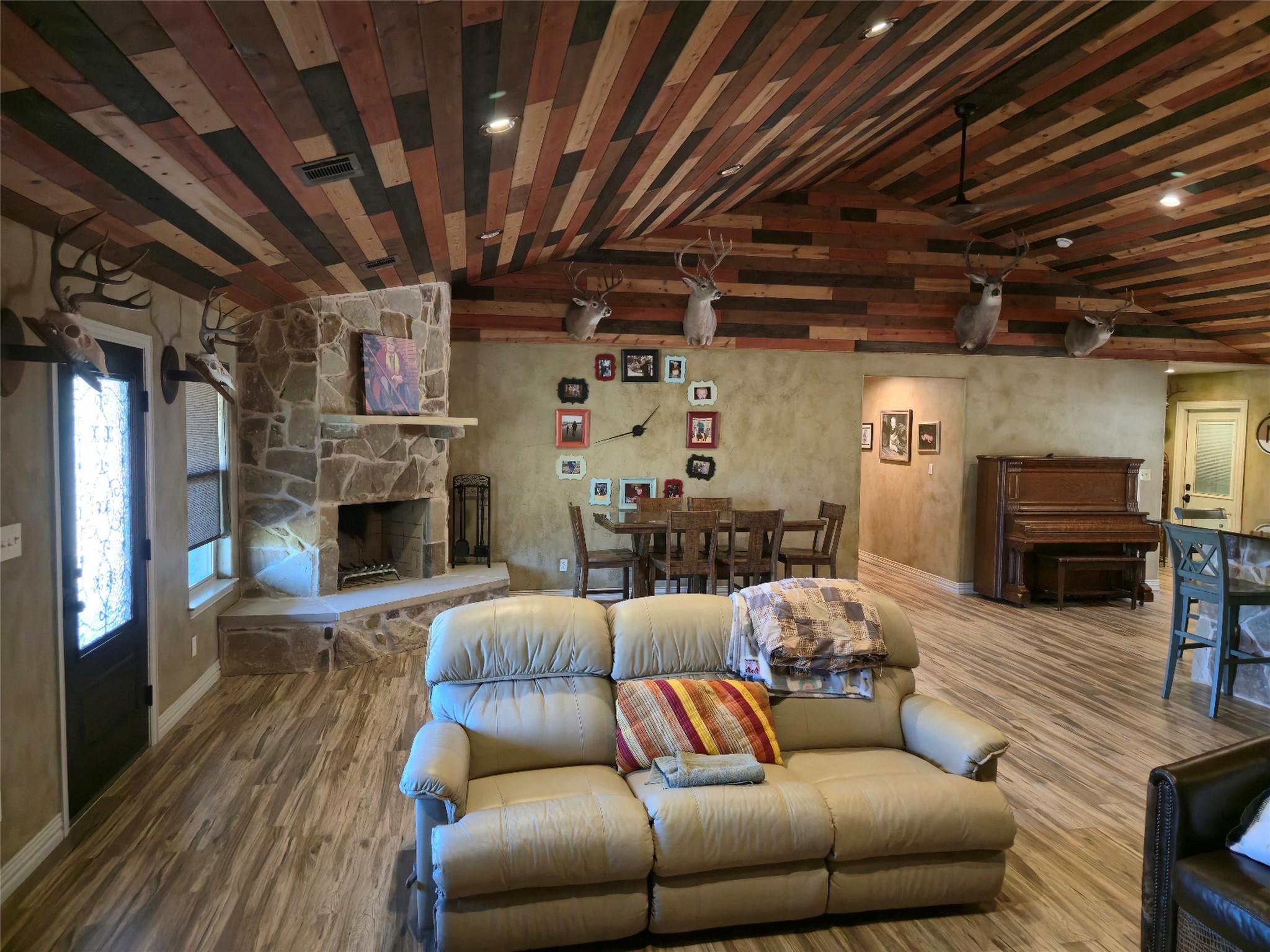 1832 County Road 2699