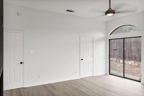 Tiny photo for 13816 Lake View DR, Austin, TX 78732 (MLS # 6085120)