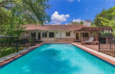 Photo of 302 Timpanagos DR, Lakeway, TX 78734 (MLS # 7243210) Photo of 302 Timpanagos DR, Lakeway, TX 78734 (MLS # 7243210)