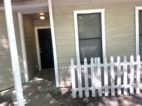 Photo of 1902 West Loop LOOP #A-1, Austin, TX 78758 (MLS # 4600950)
