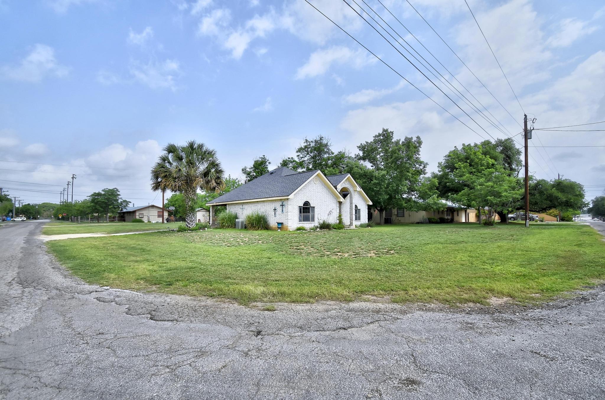 903 Hackberry ST