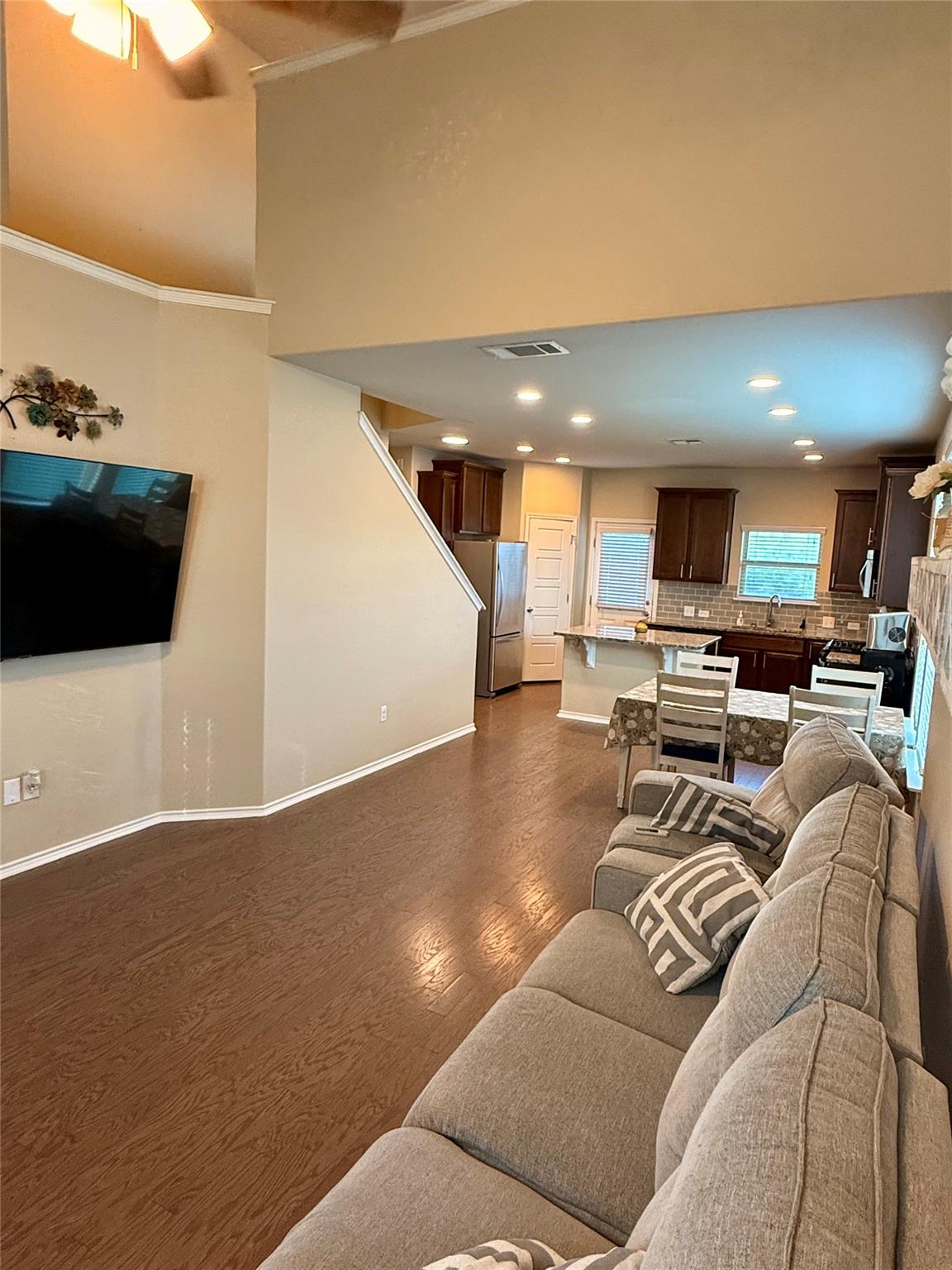 6007 Heron DR
