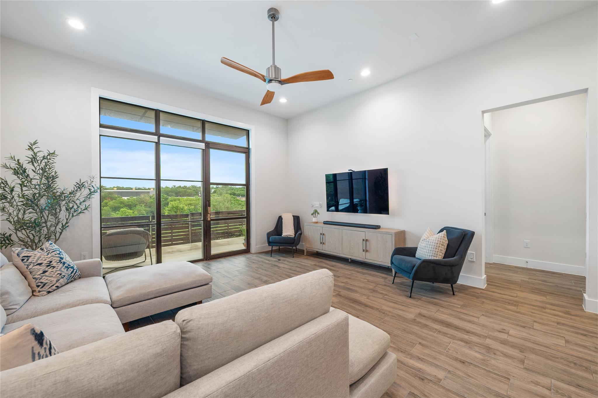 4702 Unity CIR