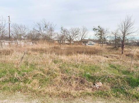 Photo of 700 S Cotrell ST, Bartlett, TX 76511 (MLS # 1198971)