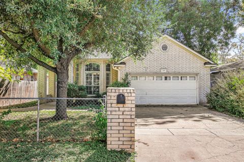 Photo of 409 E Austin Ave, Round Rock, TX 78664 (MLS # 8852954)