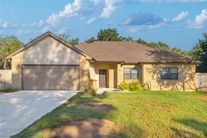 Photo 1 of 36 — 122 N Pohakea DR, Bastrop, TX 78602