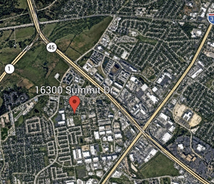 Photo 1 of 9 — 16300 Summit DR, Austin, TX 78728