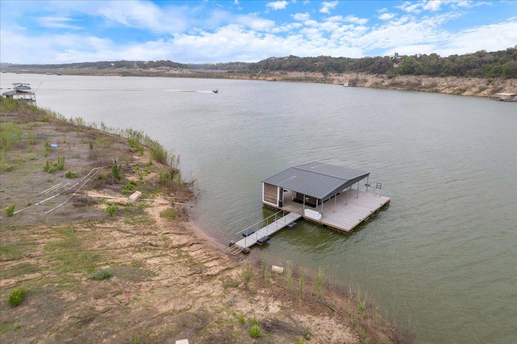 24729 Travis Lakeside CV
