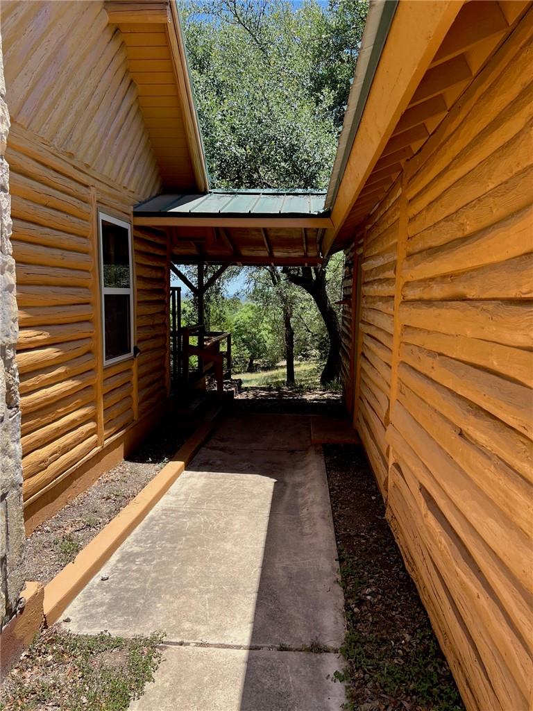1215 Agarita DR
