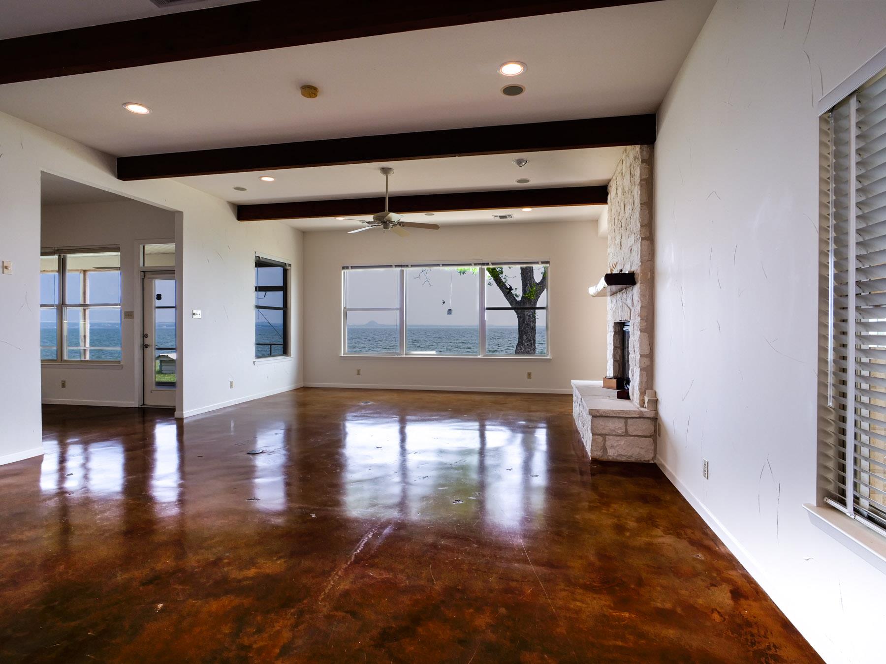 736 W Lakecrest DR