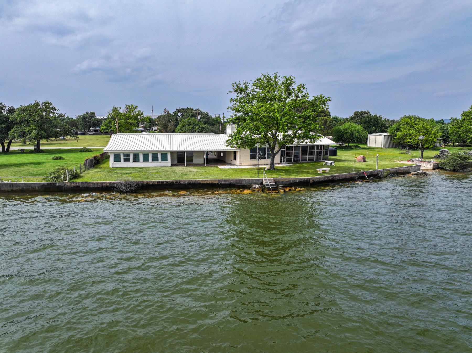 736 W Lakecrest DR