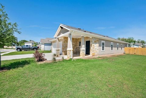 Photo of 11 Bent Trail LN, Georgetown, TX 78628 (MLS # 1431540)