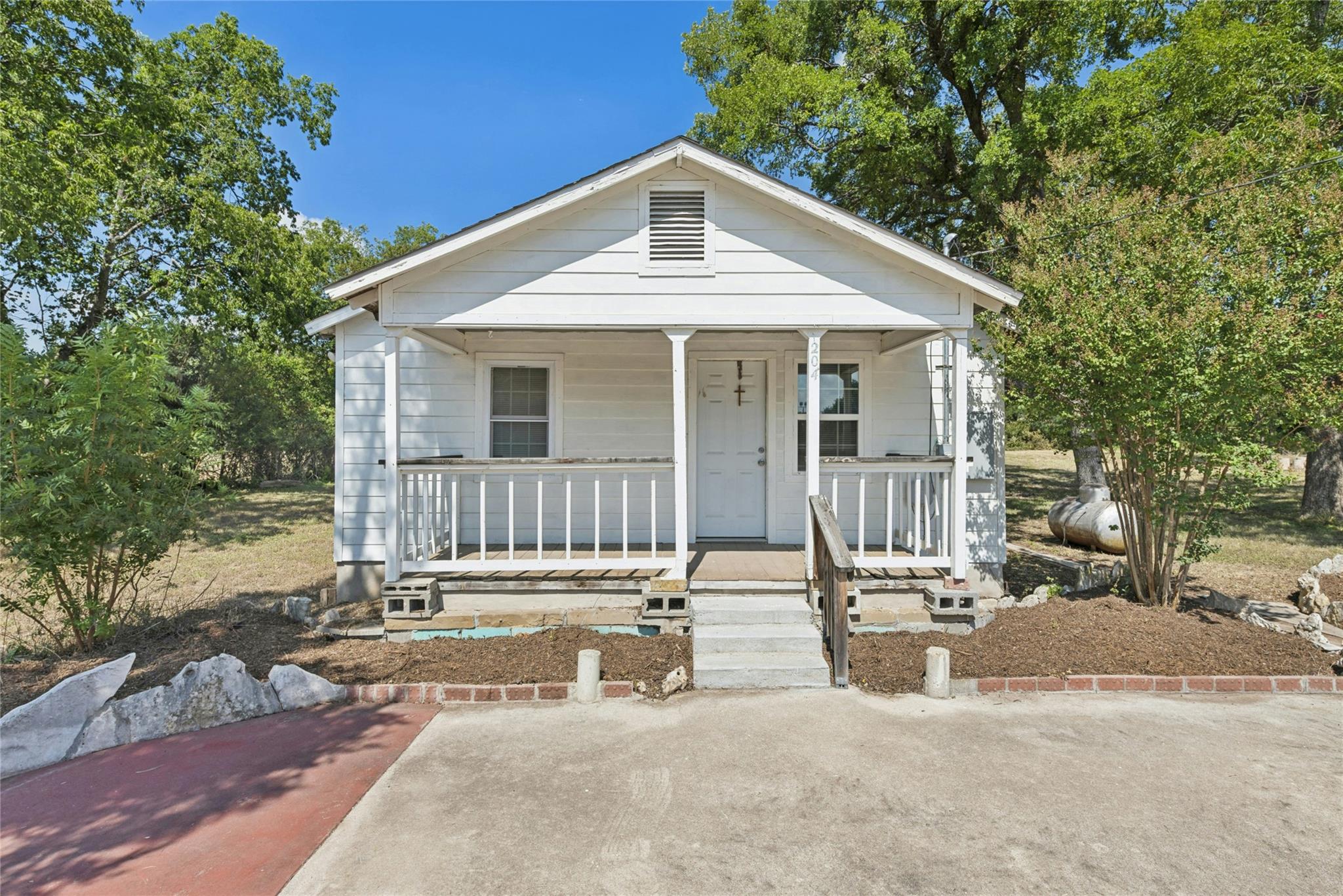 204 Chisholm Trail RD
