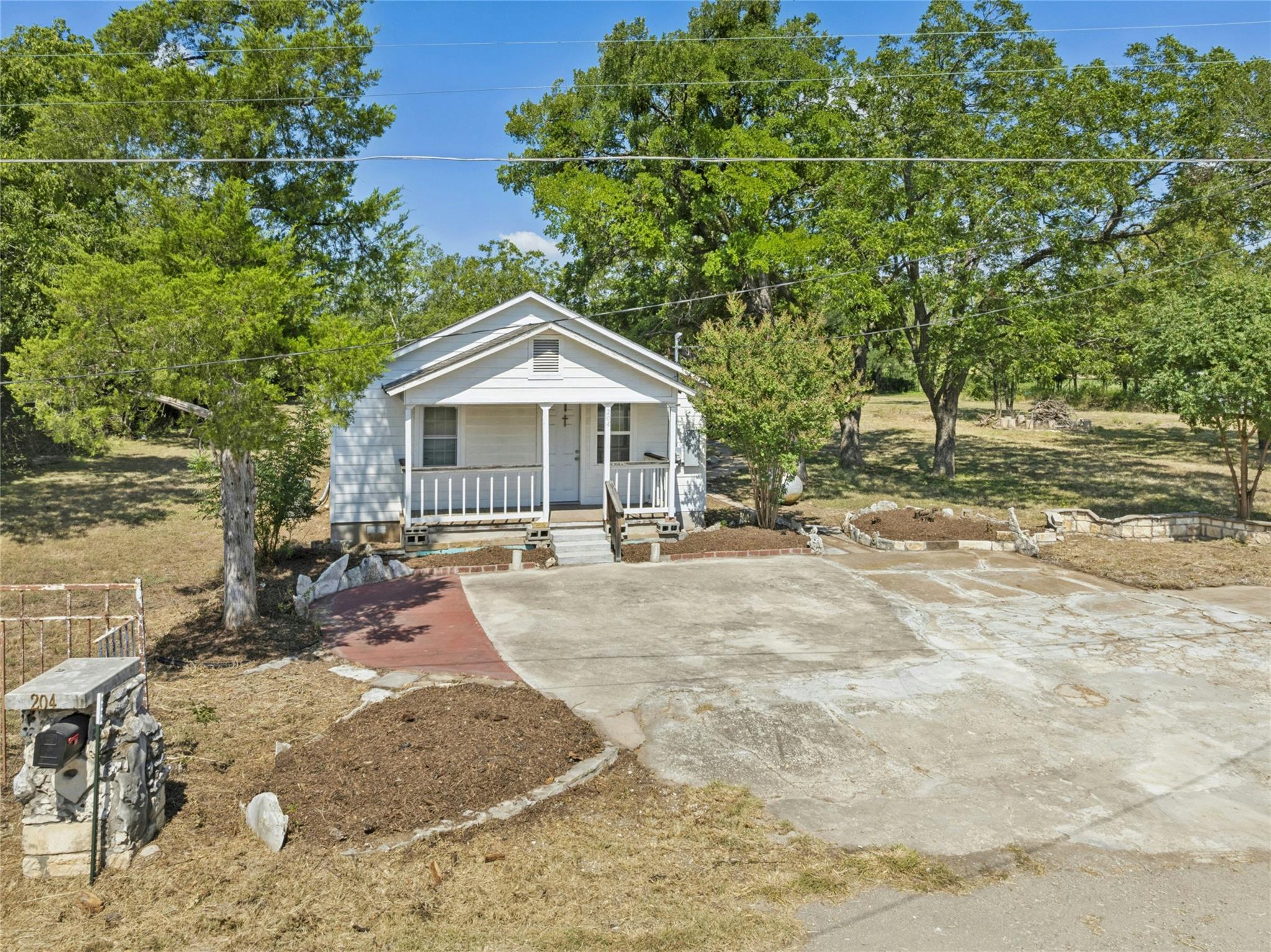 204 Chisholm Trail RD