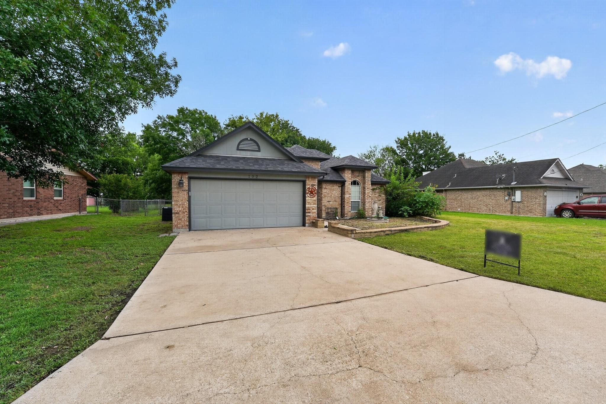 102 Hummingbird LN