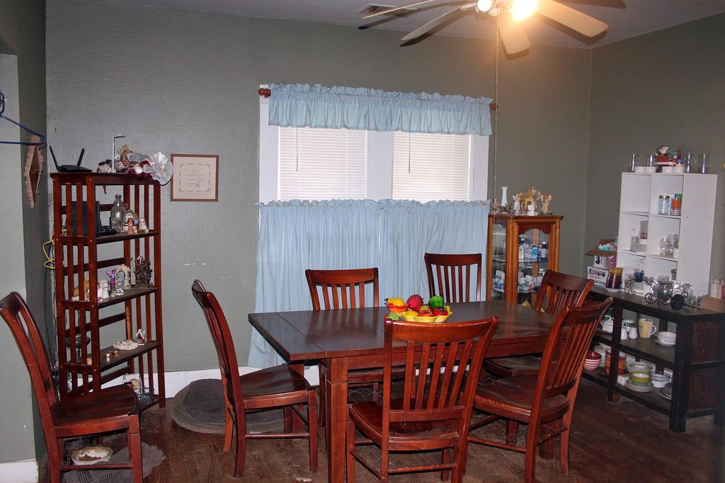 Photo of 140 Elm ST, Lockhart, TX 78644 (MLS # 8335190)