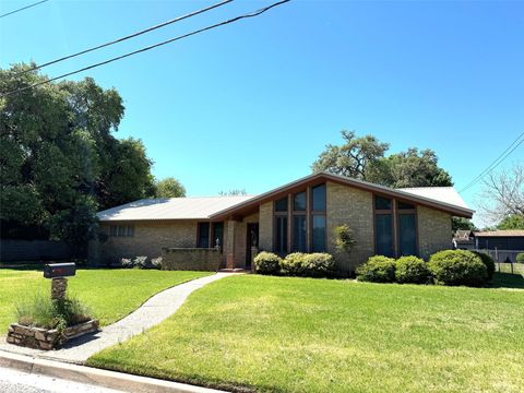 A home in La Grange