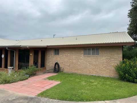 A home in La Grange