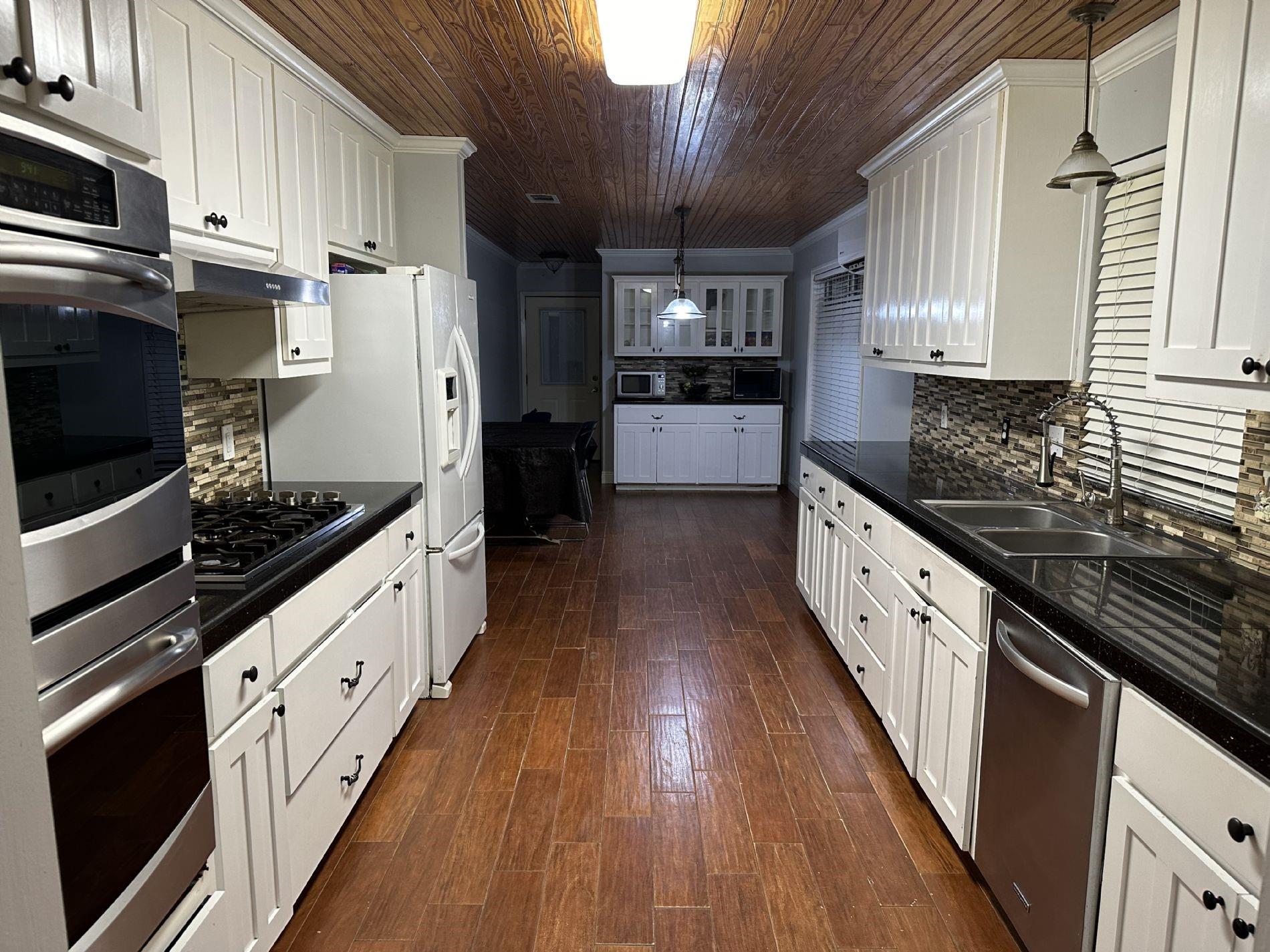 Photo 8 of 25 of 5571 Fm 535 RD house