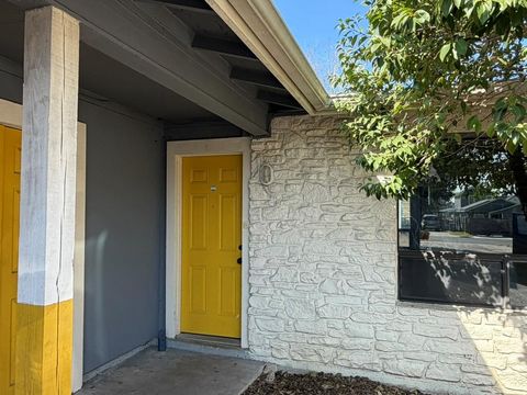 Photo of 7404 Bethune Ave #B, Austin, TX 78752 (MLS # 1555591)