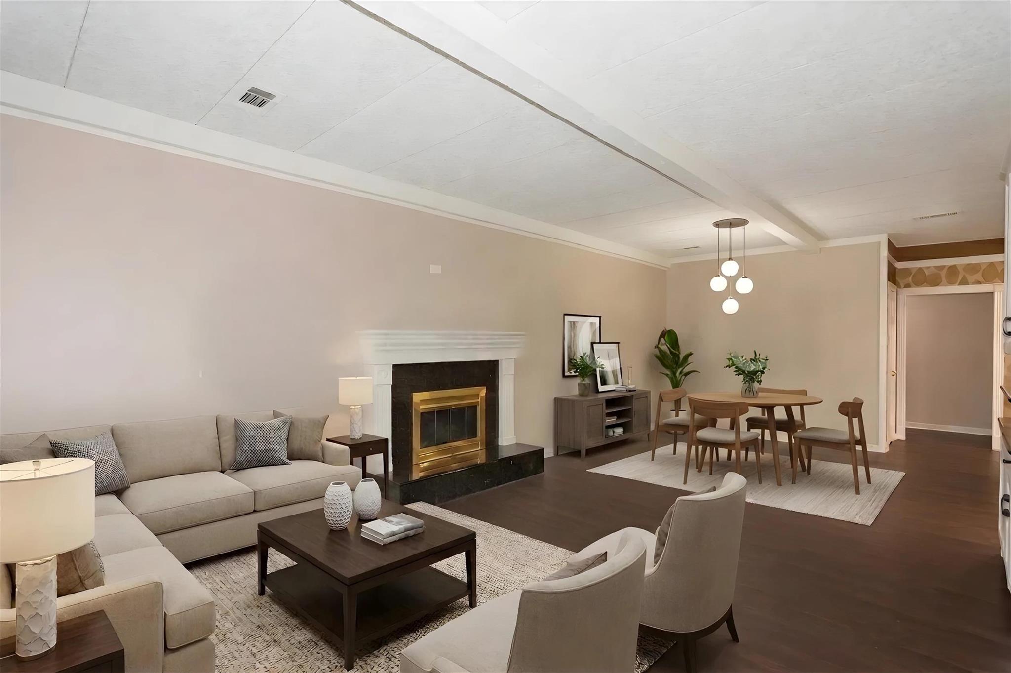 1404 Pearl CV