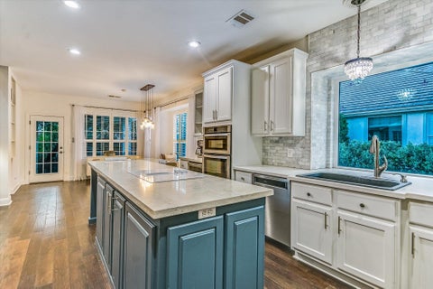 Tiny photo for 43 LOST MEADOW TRL, The Hills, TX 78738 (MLS # 1703309)