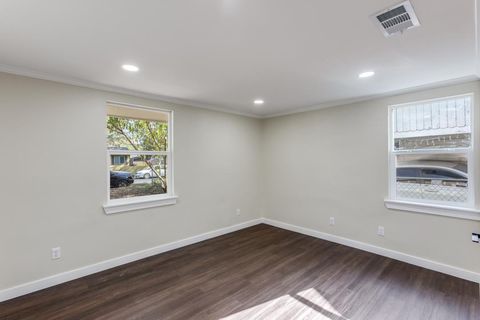 Tiny photo for 1118 Spur ST, Austin, TX 78721 (MLS # 8224669)