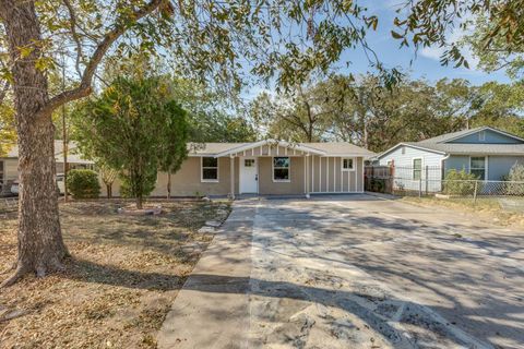 Photo of 1118 Spur ST, Austin, TX 78721 (MLS # 8224669)