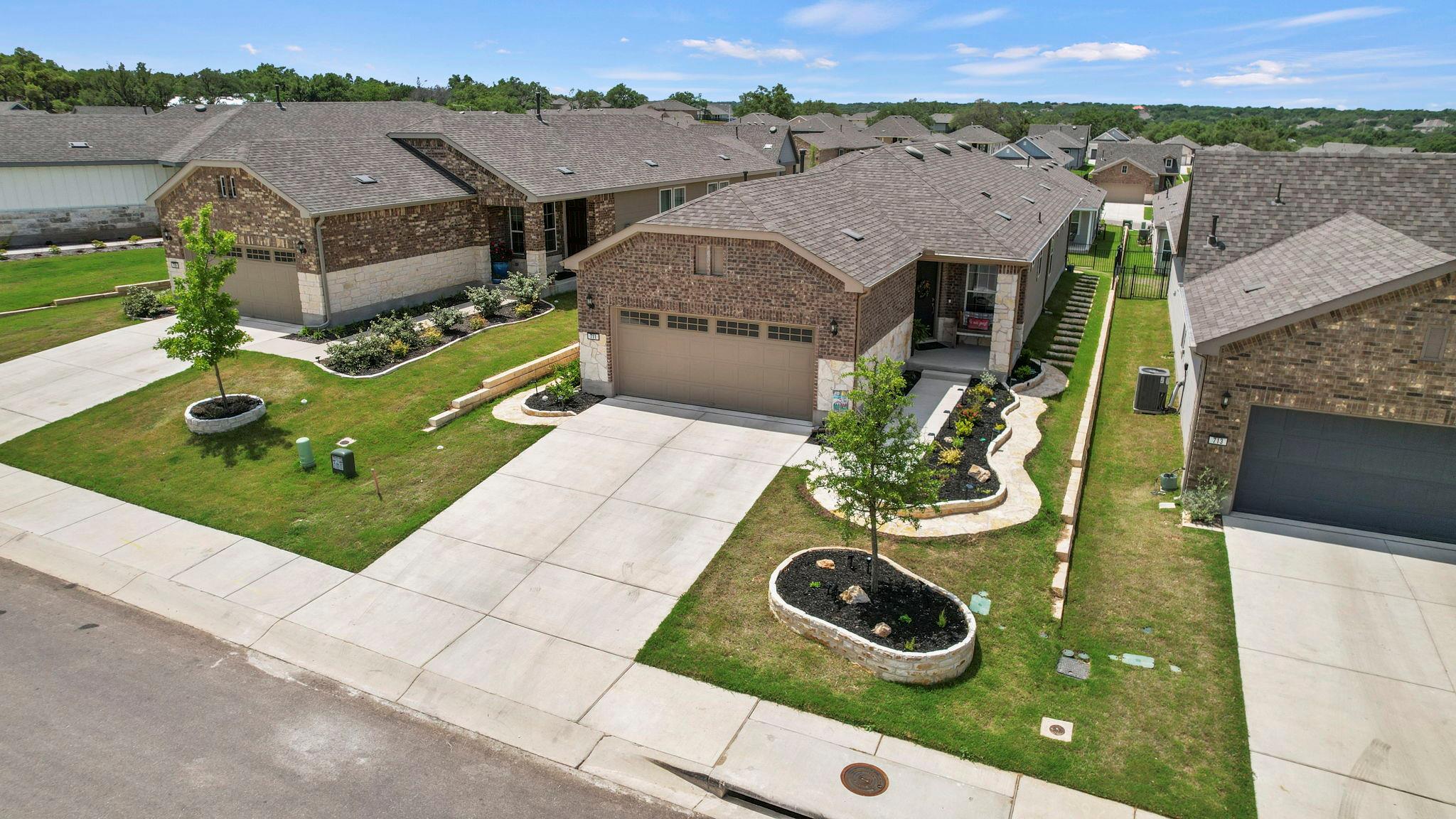 711 Livewater LN