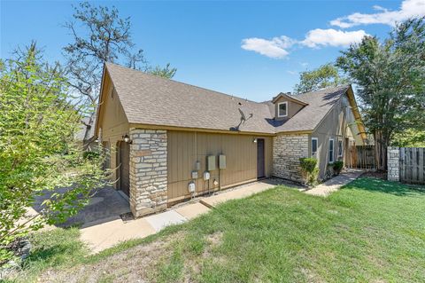 Photo of 526 Cutty TRL #B, Lakeway, TX 78734 (MLS # 7229350)