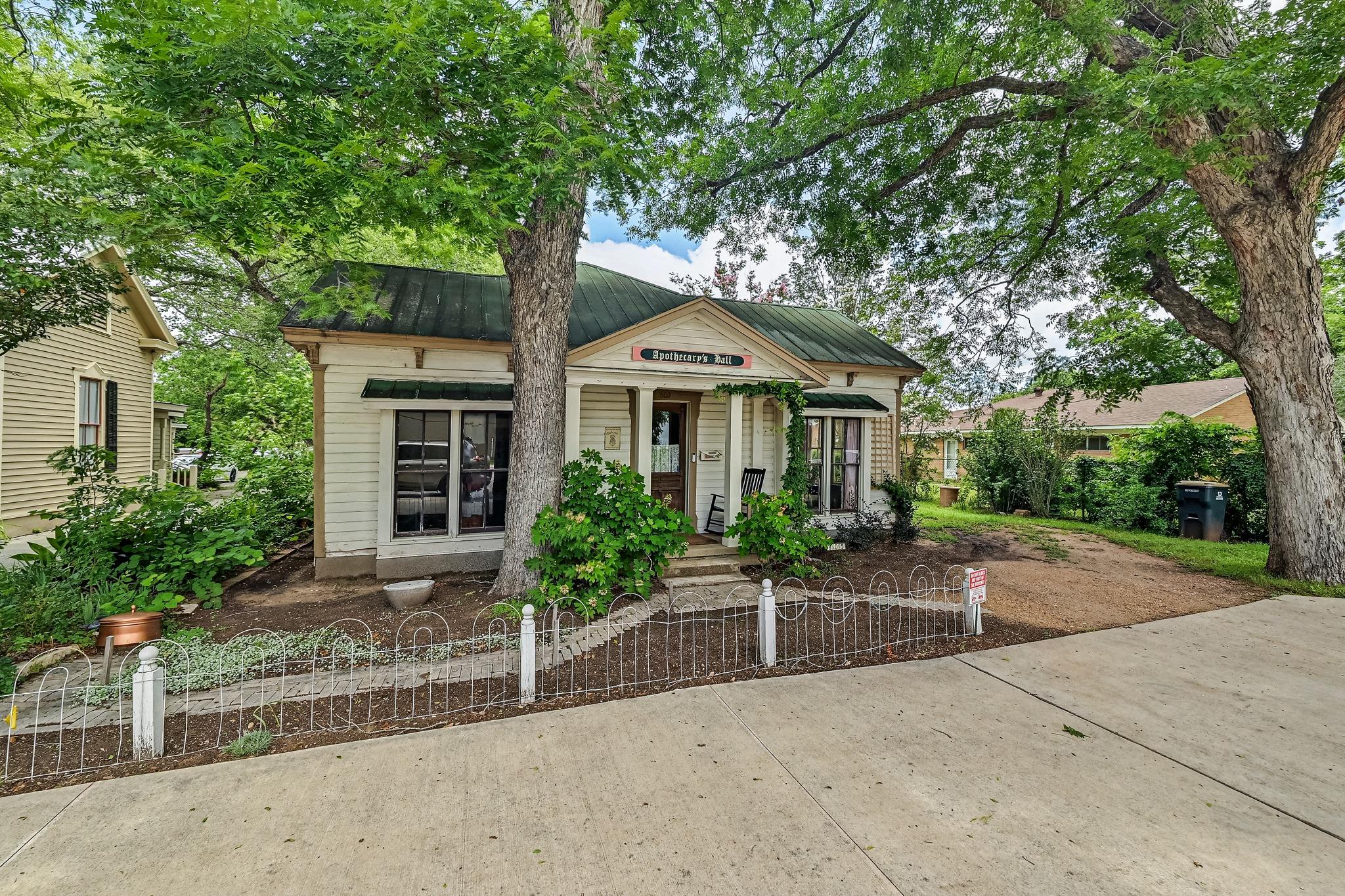 805 Main ST