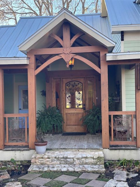 A home in La Grange