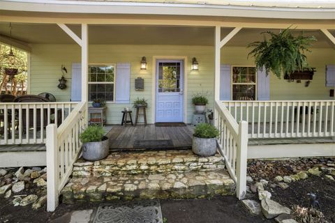 A home in La Grange