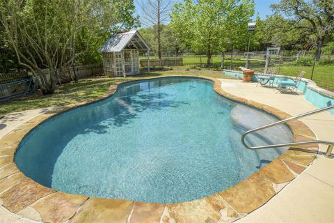 A home in La Grange