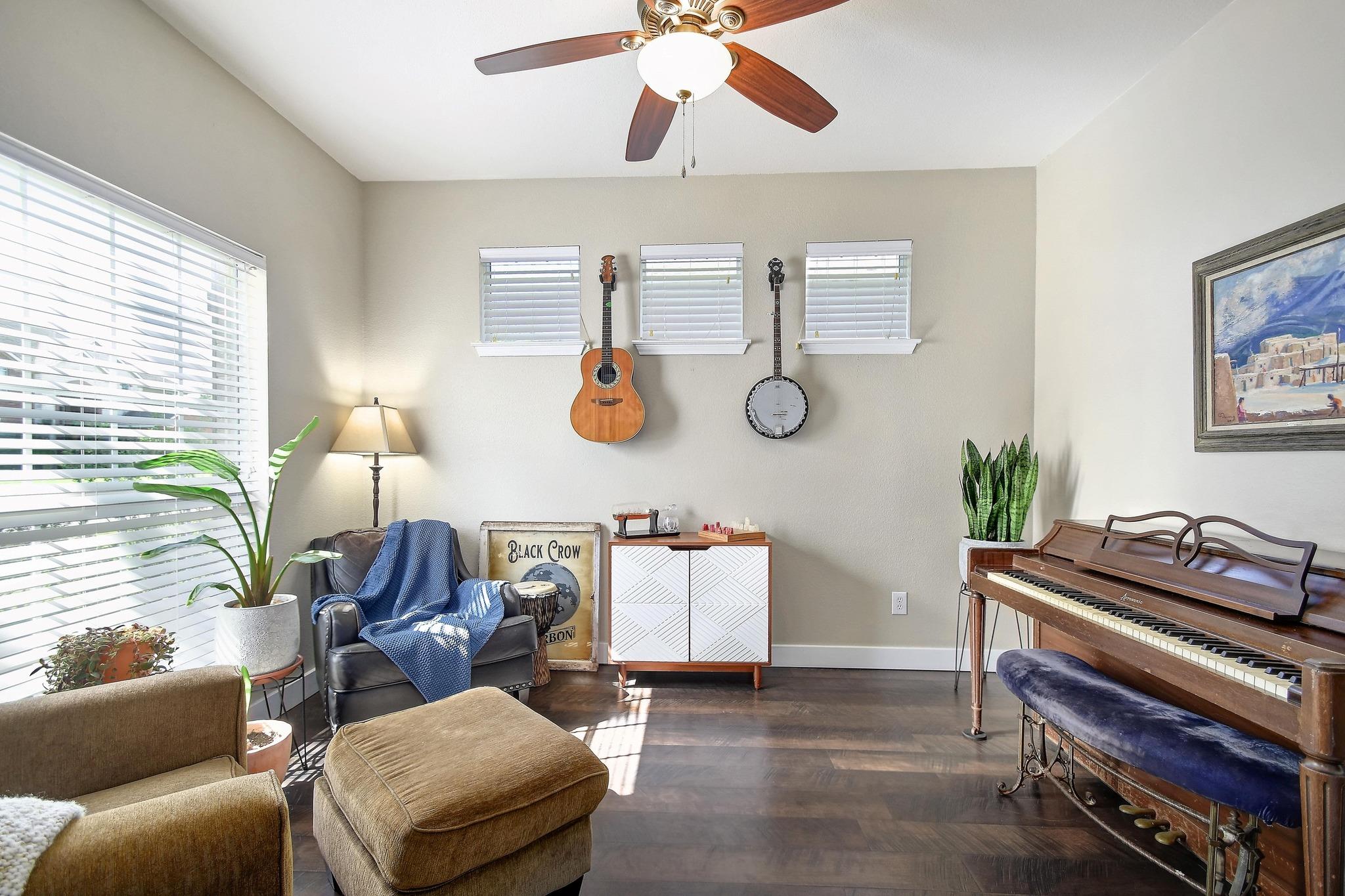 864 Clear Springs HOLW