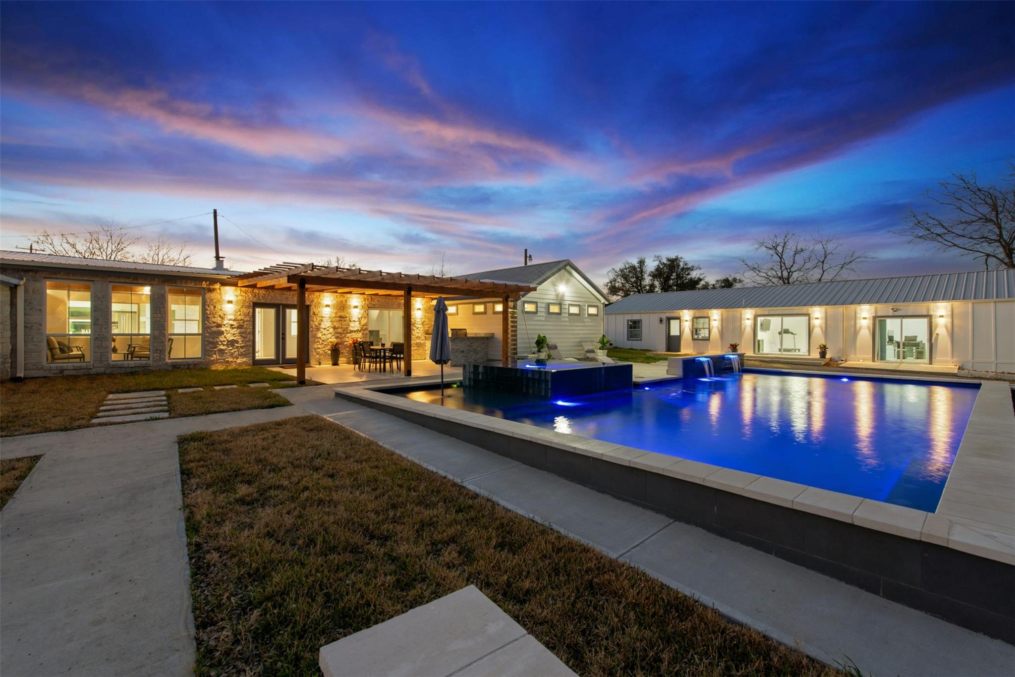 14300 Summit View DR