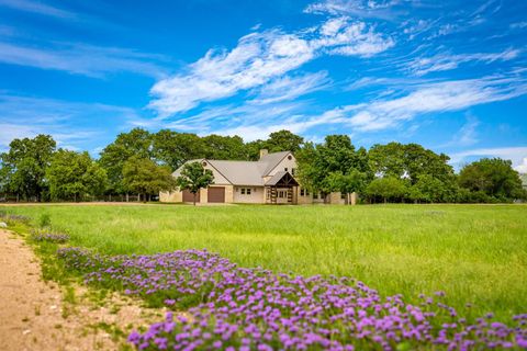 Photo of 810 Clear Creek LN, Fredericksburg, TX 78624 (MLS # 8917545)