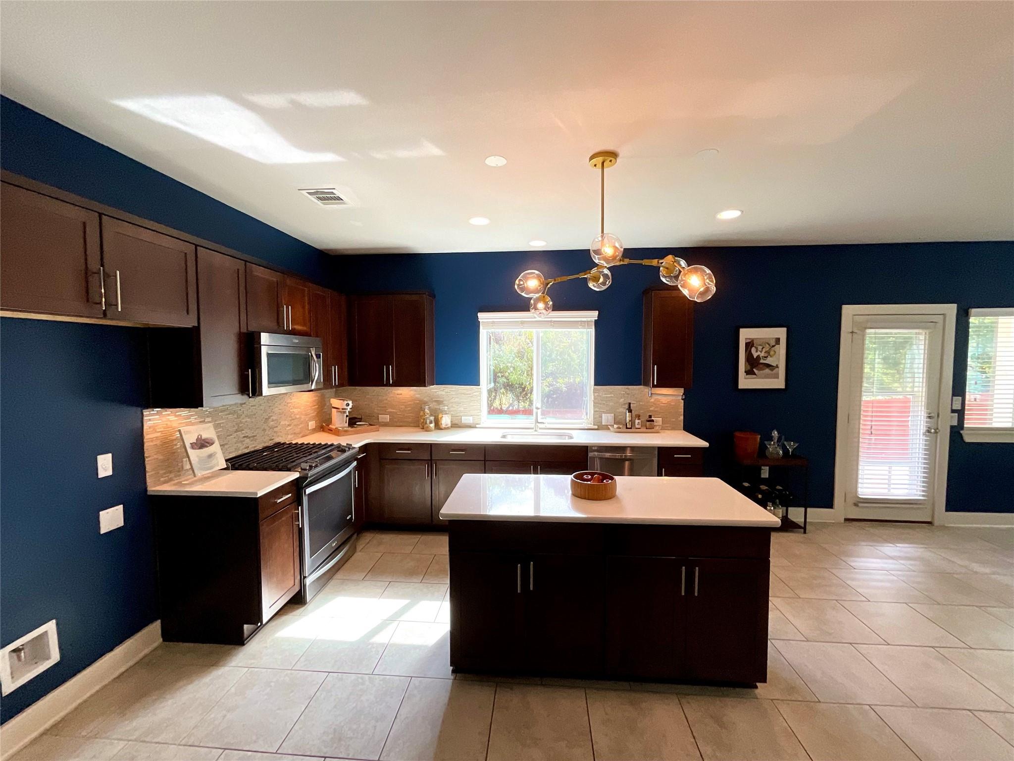 Austin, Texas 78725, United States, 3 Bedrooms Bedrooms, ,3 BathroomsBathrooms,Residential,Pending,38448