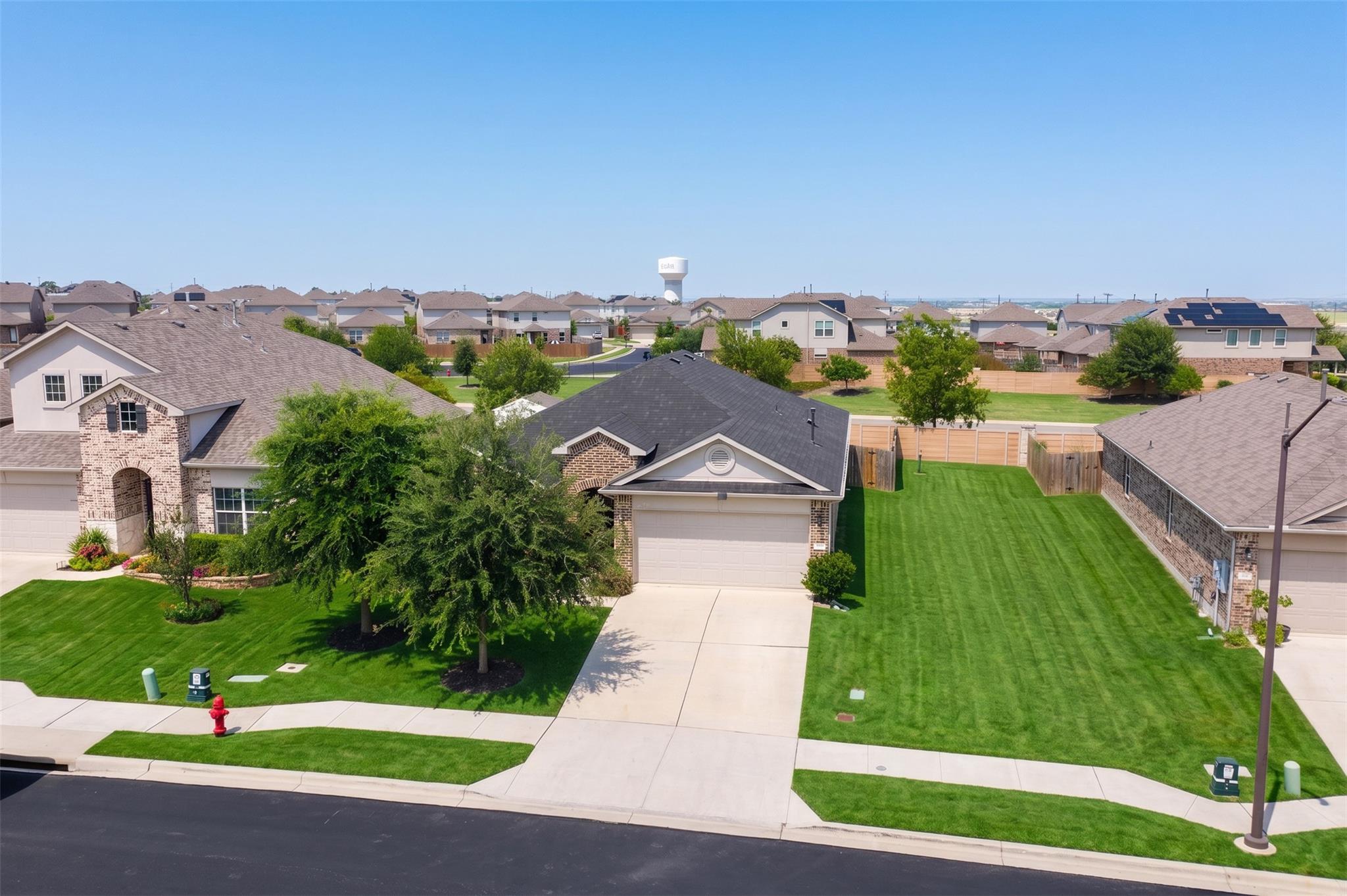 340 Shiner LN