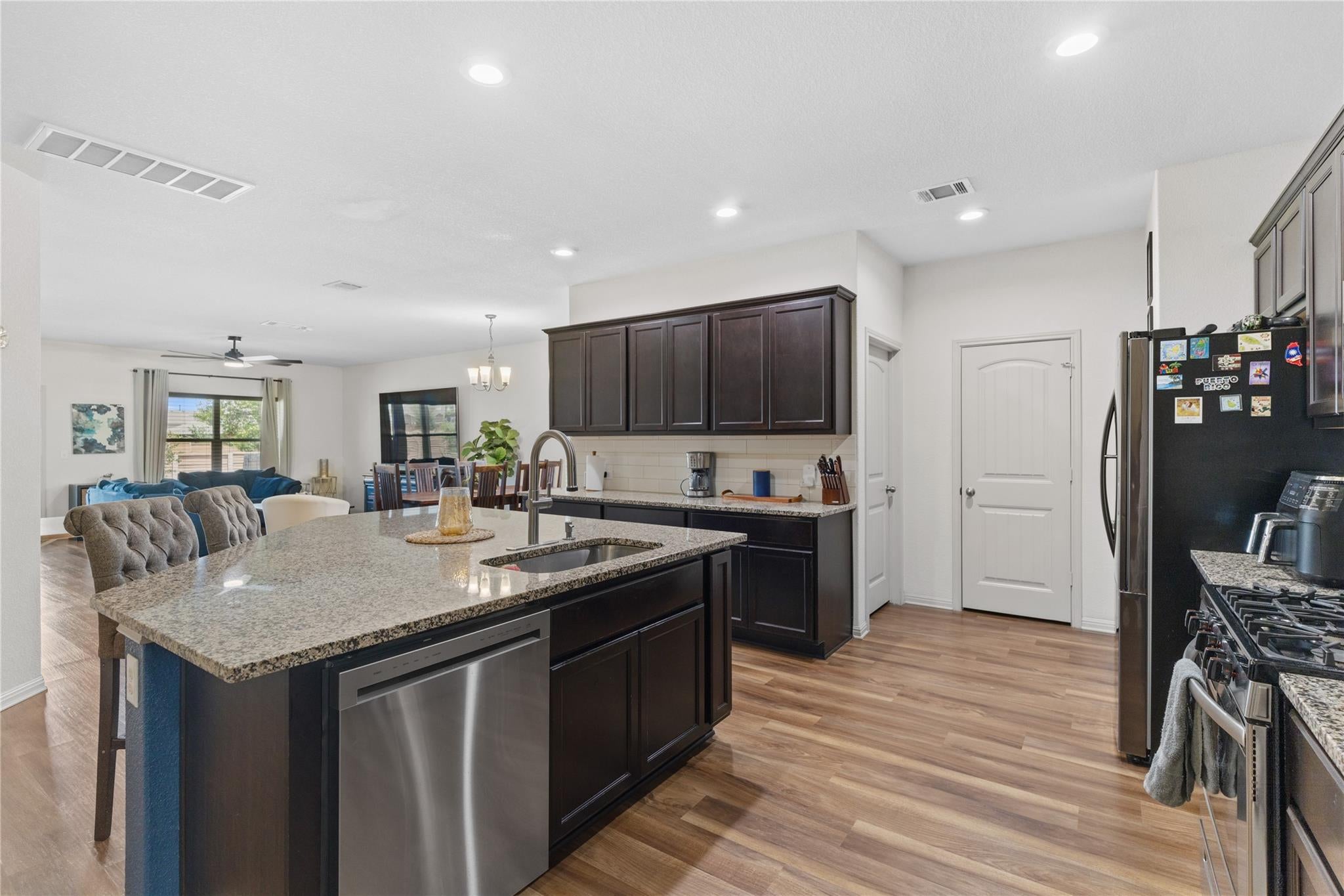340 Shiner LN