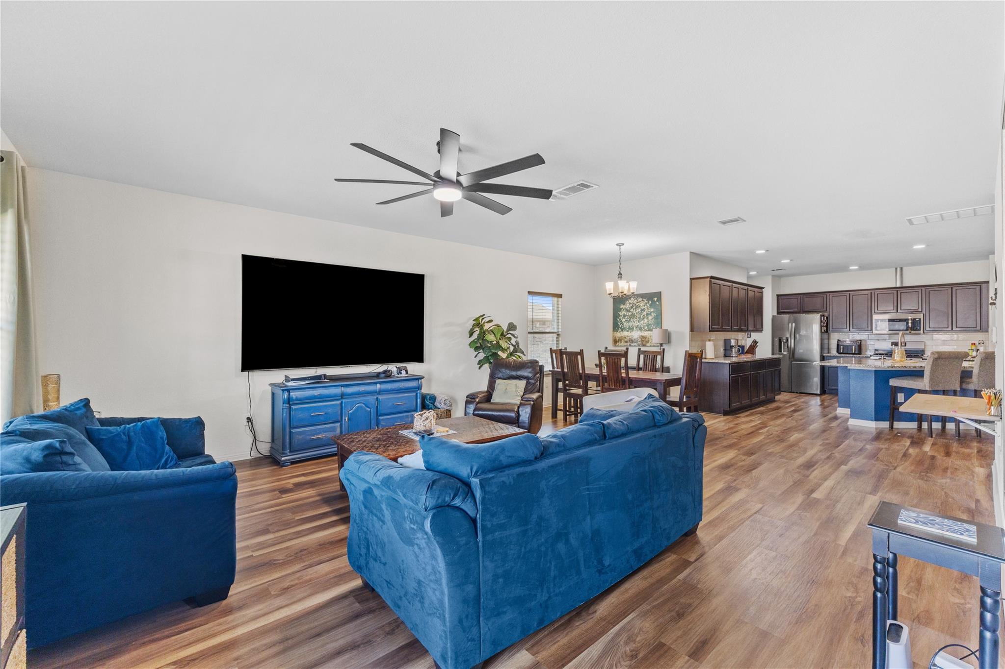 340 Shiner LN