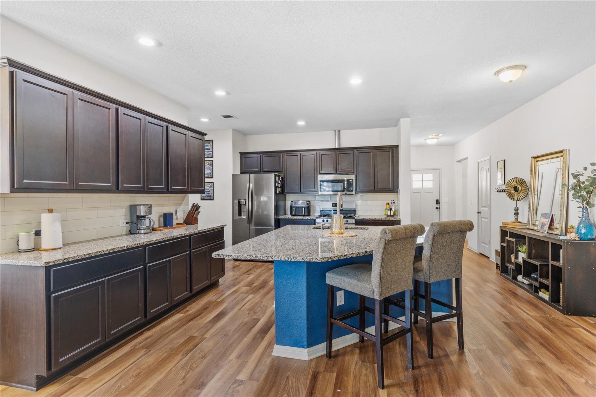 340 Shiner LN